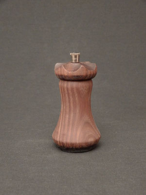 Stahlwerk,   Schwarznuss,   für Pfeffer,   Reisegrösse: 5,7 x 11,2 cm,    CHF 70.-