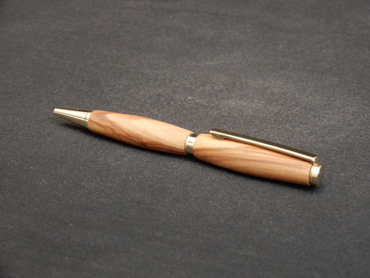 Kugelschreiber, Olivenholz, blaue Tinte, Drehmechanik, 12,5 cm, CHF 25.-, Lieferbar