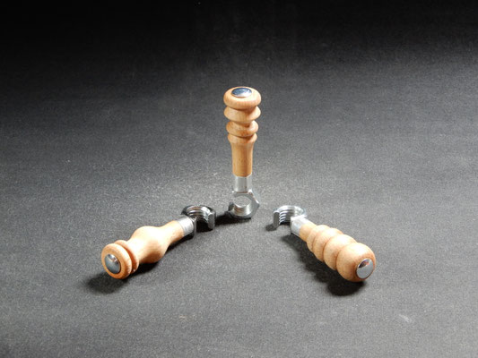 Flaschenöffner (Kapselheber)     Stahl/Alu/Buchenholz    CHF 25.-     