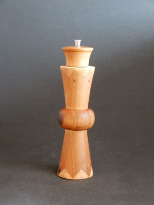 Stahlwerk,     Nussbaum/Ahorn/Buche,     für Pfeffer,     ca. 7 x 25 cm,     Lieferbar,     CHF 130.-