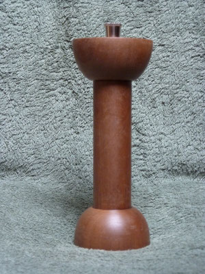 Stahlwerk / Nussbaum     ca. 20 cm,    CHF 95.-