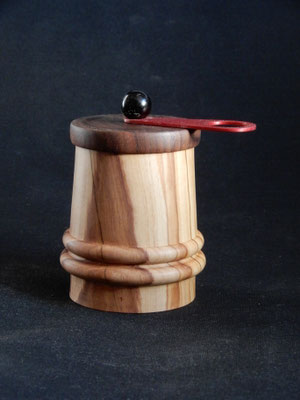 Wauwau-Mahlwerk für trockenen Chili, Ölbaum/Schwarznuss, ca. 8 x 11 cm,  CHF 90.-, VIDEO
