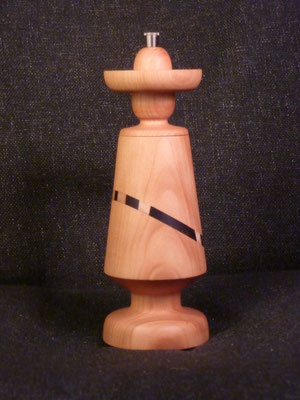 Stahlwerk / Kirsche mit Wenge/Ahorn,     ca. 23 cm,     CHF 115.-