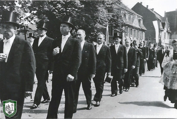 Fronleichnamsprozession um 1934. Quelle: Bildarchiv Adelskamp/Kirschbaum