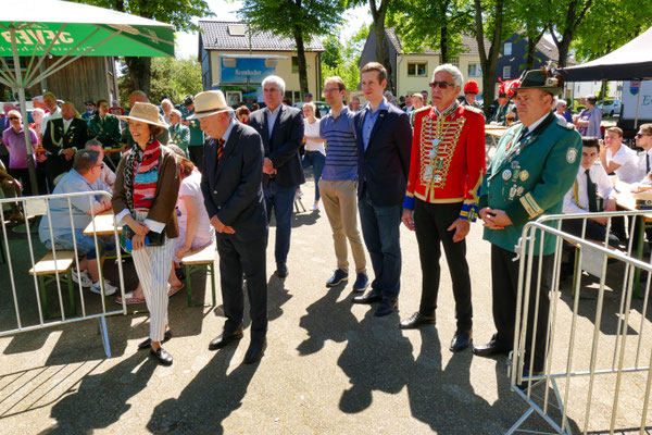 Einweihung des neuen Schießstandes am 06.05.2018: Bürgermeister Christoph Schultz und MdL Christian Untrieser waren bei der Einweihung dabei (Foto: Peter Adelskamp)