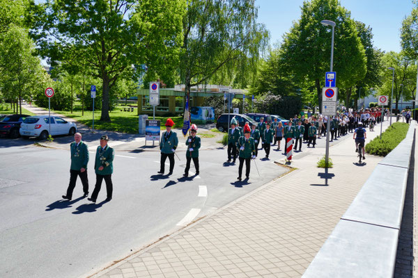Einweihung des neuen Schießstandes am 06.05.2018: Festzug zum Gerberplatz (Foto: Peter Adelskamp)