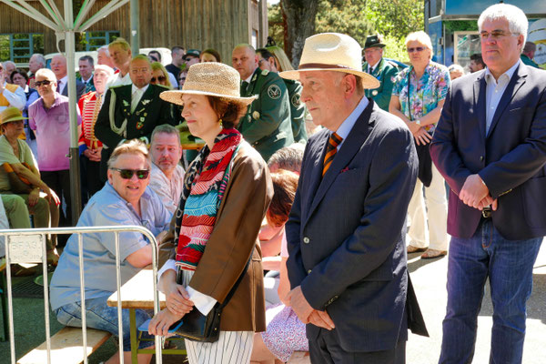 Einweihung des neuen Schießstandes am 06.05.2018: Ehrengast Hasso von Blücher und seine Frau (Foto: Peter Adelskamp)