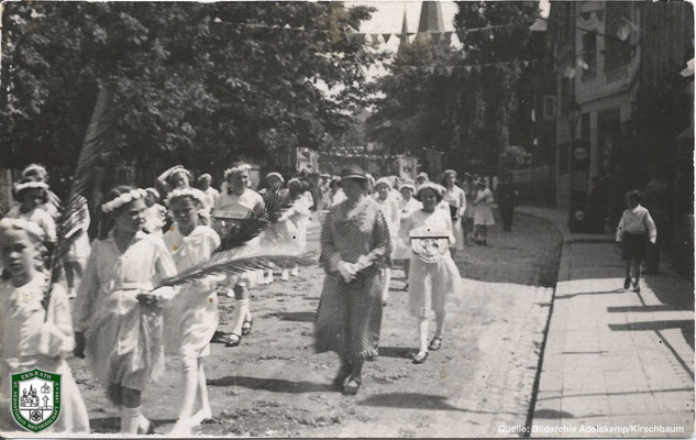 Fronleichnamsprozession um 1934. Quelle: Bildarchiv Adelskamp/Kirschbaum