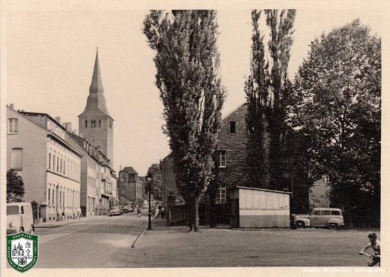 Kreuzstraße und Kirche um 1940. Quelle: Bildarchiv Adelskamp