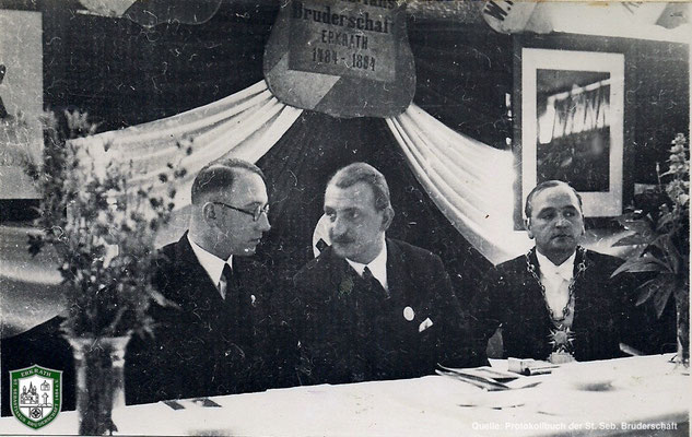 Im Schützenzelt. Rechts: König Jacob Kirschbaum. Quelle: Protokollbuch der SSB