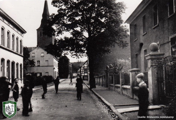 Kereuzstraße und Kirche um 1940. Quelle: Bildarchiv Adelskamp