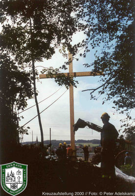 Aufstellung der Hochkreuzes. Foto: Peter Adelskamp