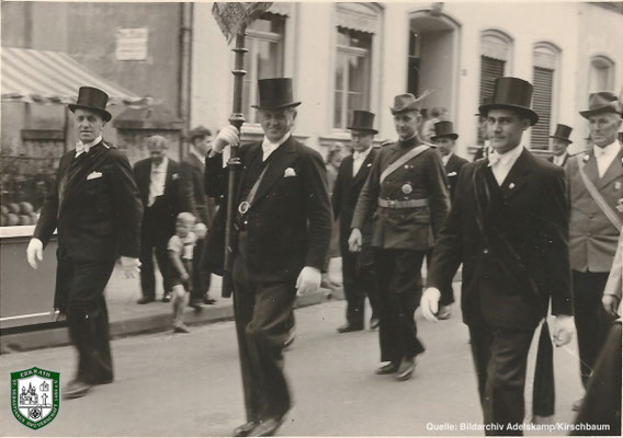 Umzug um 1934. Quelle: Bildarchiv Adelskamp/Kirschbaum