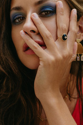 Photographe: Alejandra Loaiza - Pour Bagouse - Mannequin: Léa Euphrosine  / Maquillage et coiffure marque de bijoux 