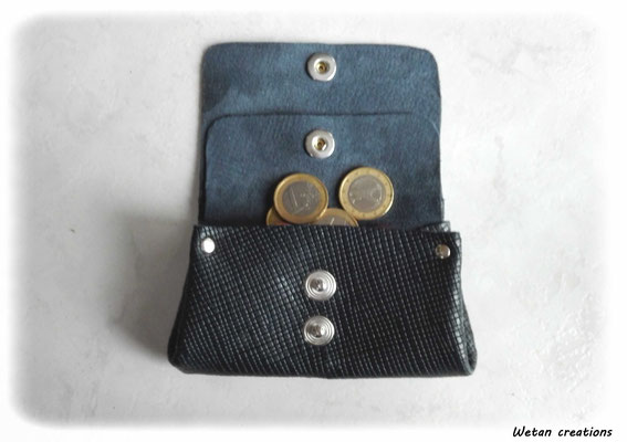Porte-monnaie à soufflets en cuir véritable sans couture grain lézard noir - 3 compartiments - 2 rabats avec fermeture par bouton pression - Dim : 11.5x7.5 cm - (photo3)