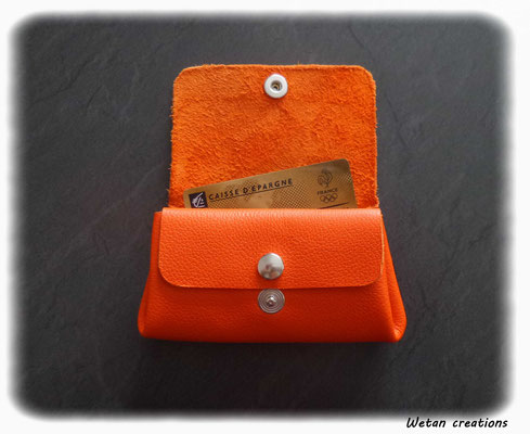 Porte-monnaie à soufflets en cuir sans couture orange - 2 compartiments - 2 rabats avec fermeture par bouton pression - Dim : 11.5x7.5 cm - (photo1) - 19 euros-VENDU