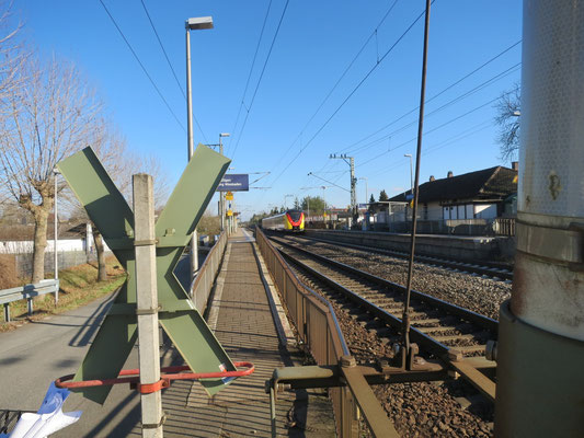 Mit einem letzten Blick auf die Regionalbahn RB 75 (Aschaffenburg - Darmstadt - Mainz - Wiesbaden und retour) beendete die GLB-Gruppe ihren Klein-Gerauer Rundgang bei traumhaftem Februarwetter.