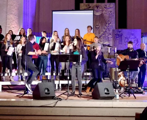 Mit der Hamburger Kinder- und Jugendkantorei beim "Monatslied-Release-Konzert" in der Hauptkirche St. Katharinen 2018