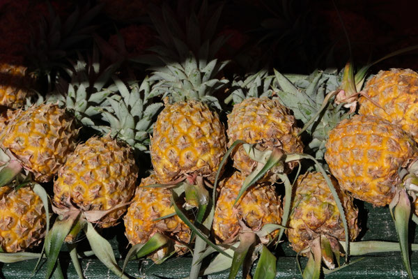 Ananas sur le marché forain de Saint-Paul
