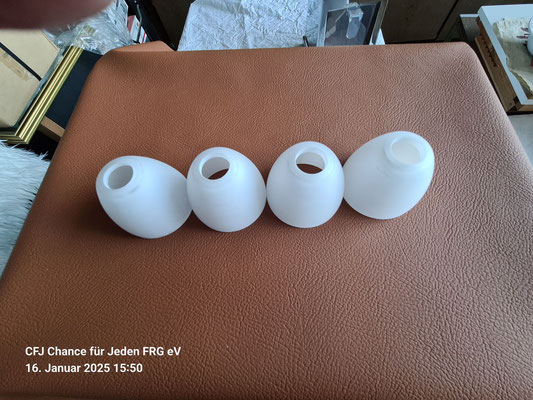 Art.-Nr. 1028 Lampenschirm, weiß, 4er-Pack, H 6 cm, Ø 7 cm, Fassung Ø 2,1, CFJ-Preis 16,- Euro