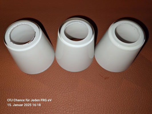Art.-Nr. 1026 Lampenschirm, weiß leicht meliert, 3er-Pack, Ø 6,5 cm, Fassung Ø 2,3 cm, CFJ-Preis 16,50 Euro