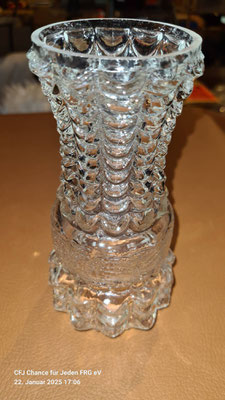 Art.-Nr. 1046, Lampenschirm, Glas transparent, Ø 9,0 cm, H 16,0 cm, Fassung 4,0 cm, CFJ-Preis 12,00 Euro