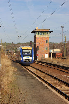 2013-12-17: HEX VT 872 aus Halberstadt erreicht Blankenburg auf Gleis 1,