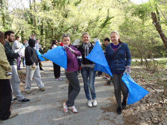 Latvian girls ready to volunteer! ;)