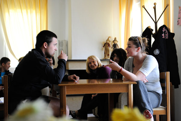 Participants from two different countries trying to communicate in their mother tongue