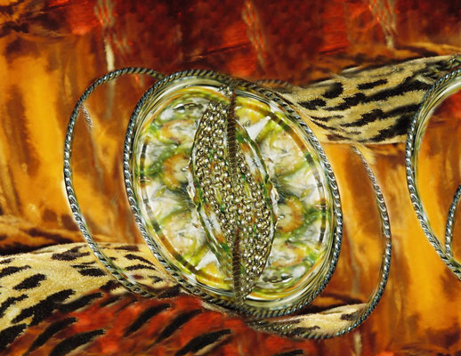 Ananas-Fell-Gold-Installation (01)