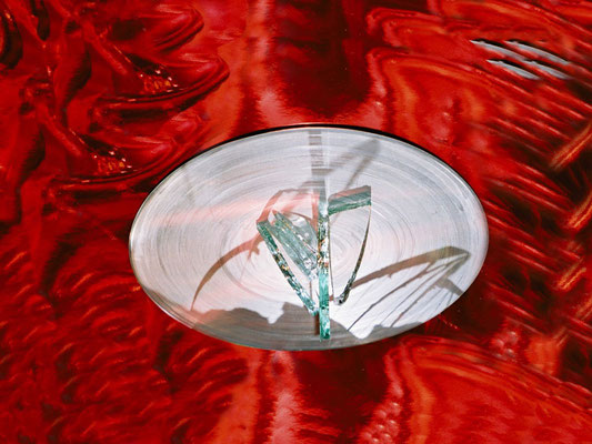 Glasplatteninstallation rot (01)