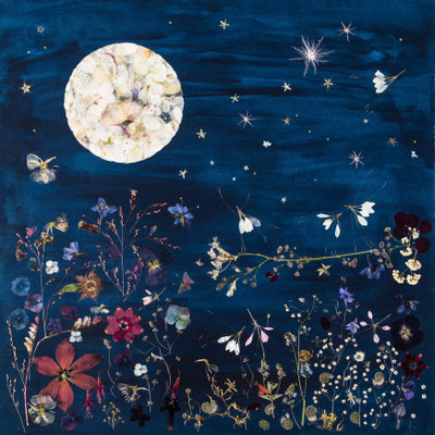 Sommernachtstraum - Kunstwerk aus Blüten mit Vollmond