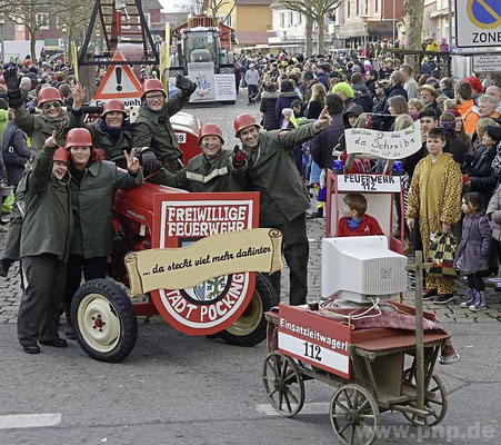 Lustig und ernst zugleich: Die Pockinger Freiwillige Feuerwehr prangerte die Überhand nehmende Bürokratie im Feuerwehrwesen an.