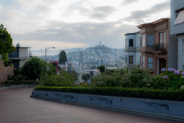 Das obere Ende der Lombard Street. 