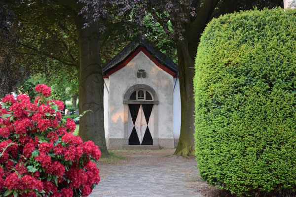 Auf dem Friedhof in Körrenzig