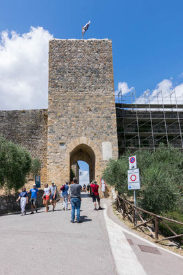 Das Stadttor von außen.