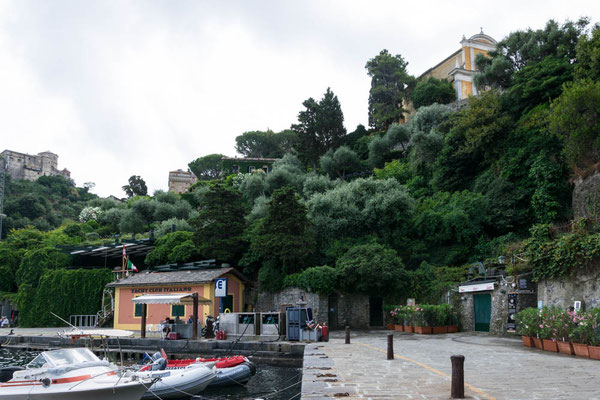 Oben rechts, die Kirche San Giorgio.