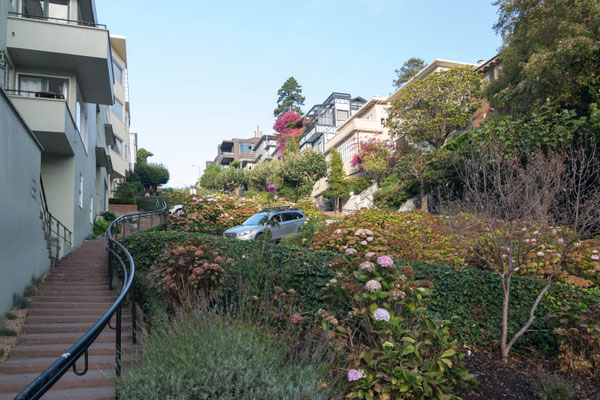 Die Lombard Street von unten.