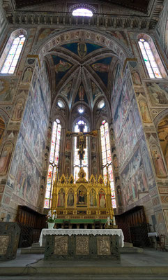 Der Hochaltar der Kirche.