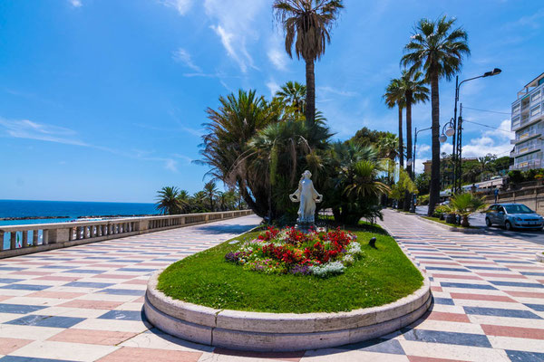 Die Strandpromenade.
