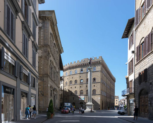 Piazza Santa Trinita.