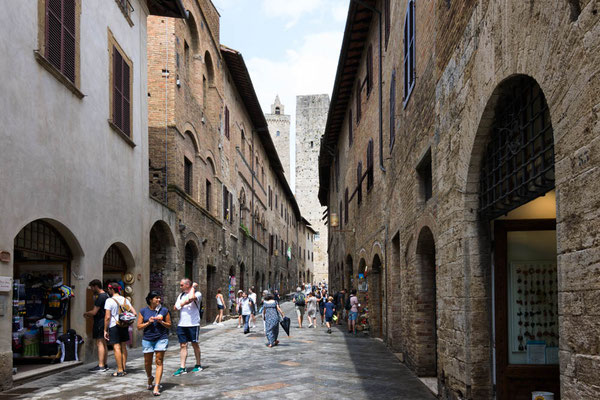 Auf der Via San Giovanni in Richtung Stadtmitte.