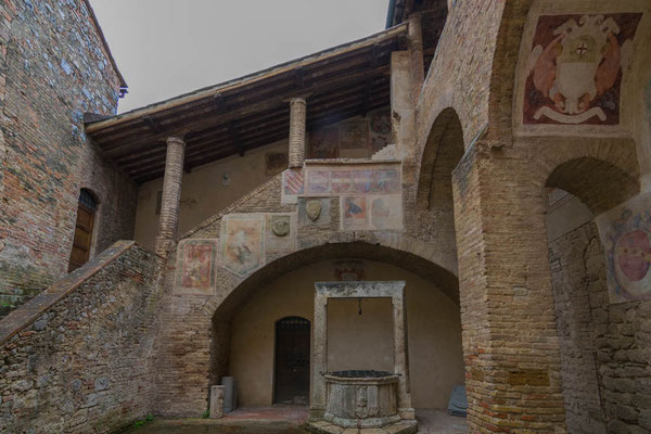 Aufgang zum Torre Grossa.