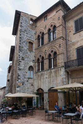 Fassade an der Piazza del Duomo.