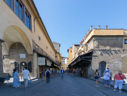 Auf der Ponte Vecchio.