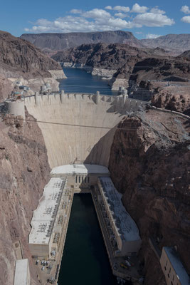 Der Hoover Dam von der Pat Tilmann Memorial Bridge.