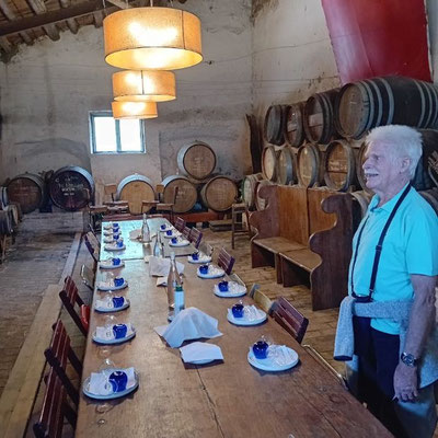 In Erwartung der Weinprobe