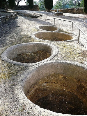 (Getreide?-)Silos in Ullastret