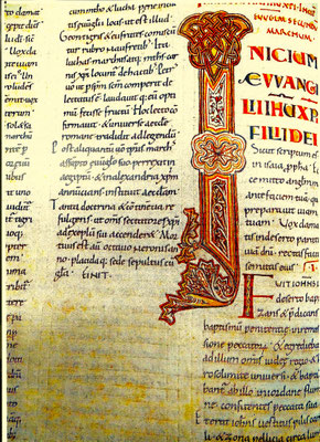 Textseite mit Dekorationen aus der Biblia de Sant Pere - die Dekorationen erinnern an die Kapitellornamente in der Kirche von Sant Pere. Der Text der Bibel ist lateinisch