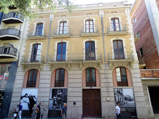 Das Geburtshaus von Salvador Dalí - die Familie Dalí Doménech wohnte von 1900 bis 1912 im Erdgeschoss ( Notariatsbüro des Vaters Dalí) und im ersten Stockwerk (Wohnung)